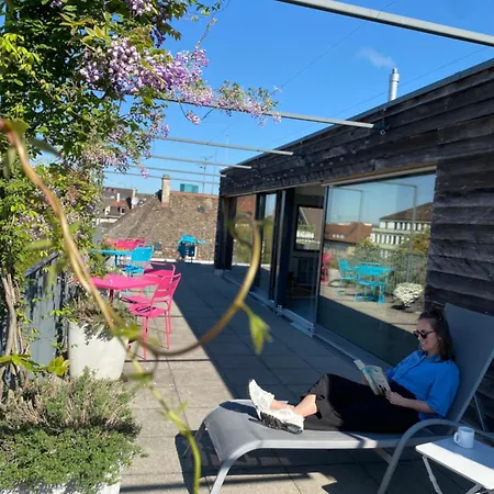 Josephine's - Women Only With Rooftop And Community Area Konukevi