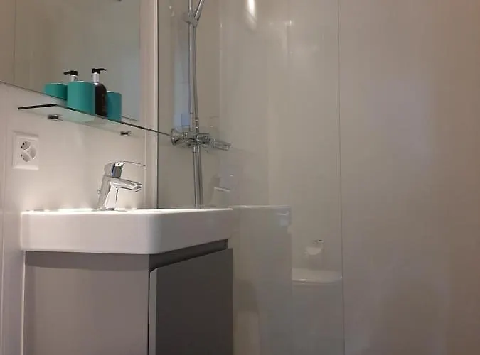 Josephine's - Women Only With Rooftop And Community Area Konukevi 3*