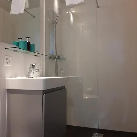 Josephine's - Women Only With Rooftop And Community Area Penzion 3*