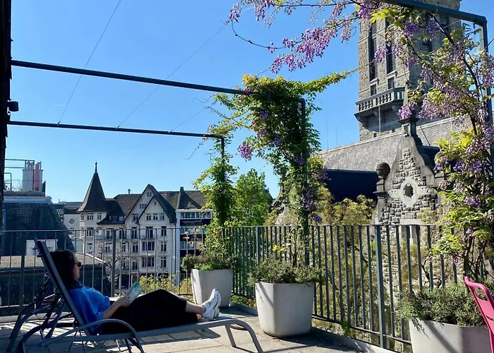 Josephine's - Women Only With Rooftop And Community Area