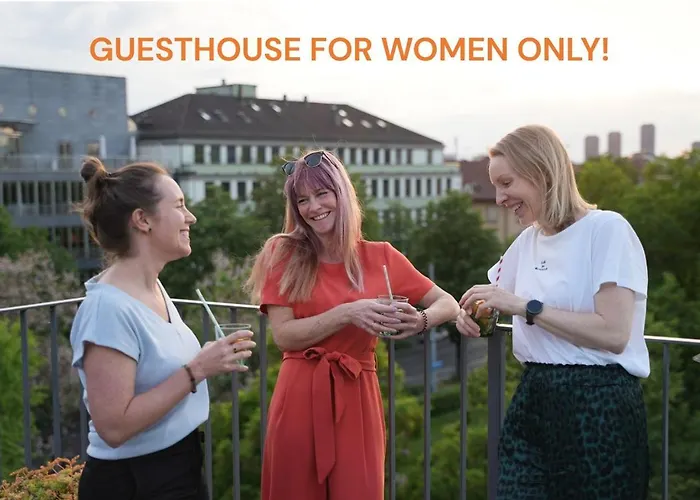 Maison d'hôtes Josephine's - Women Only With Rooftop And Community Area