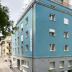 Josephine's - Women Only With Rooftop And Community Area 3*