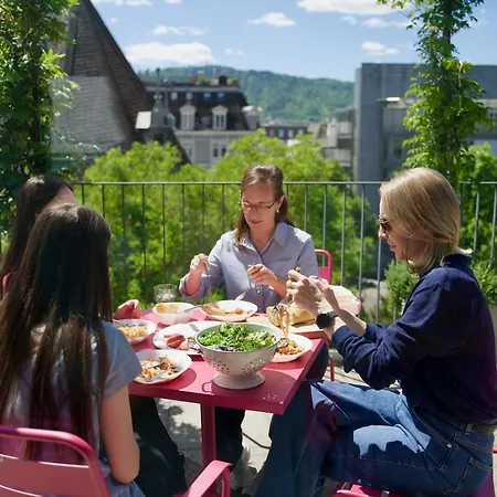 Josephine's - Women Only With Rooftop And Community Area 招待所 3*